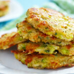 Receta de tortitas de brócoli, quinoa y queso para bebés