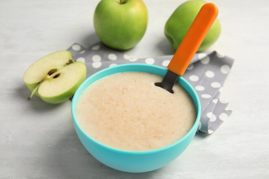 Receta de gachas de avena y manzana para bebés