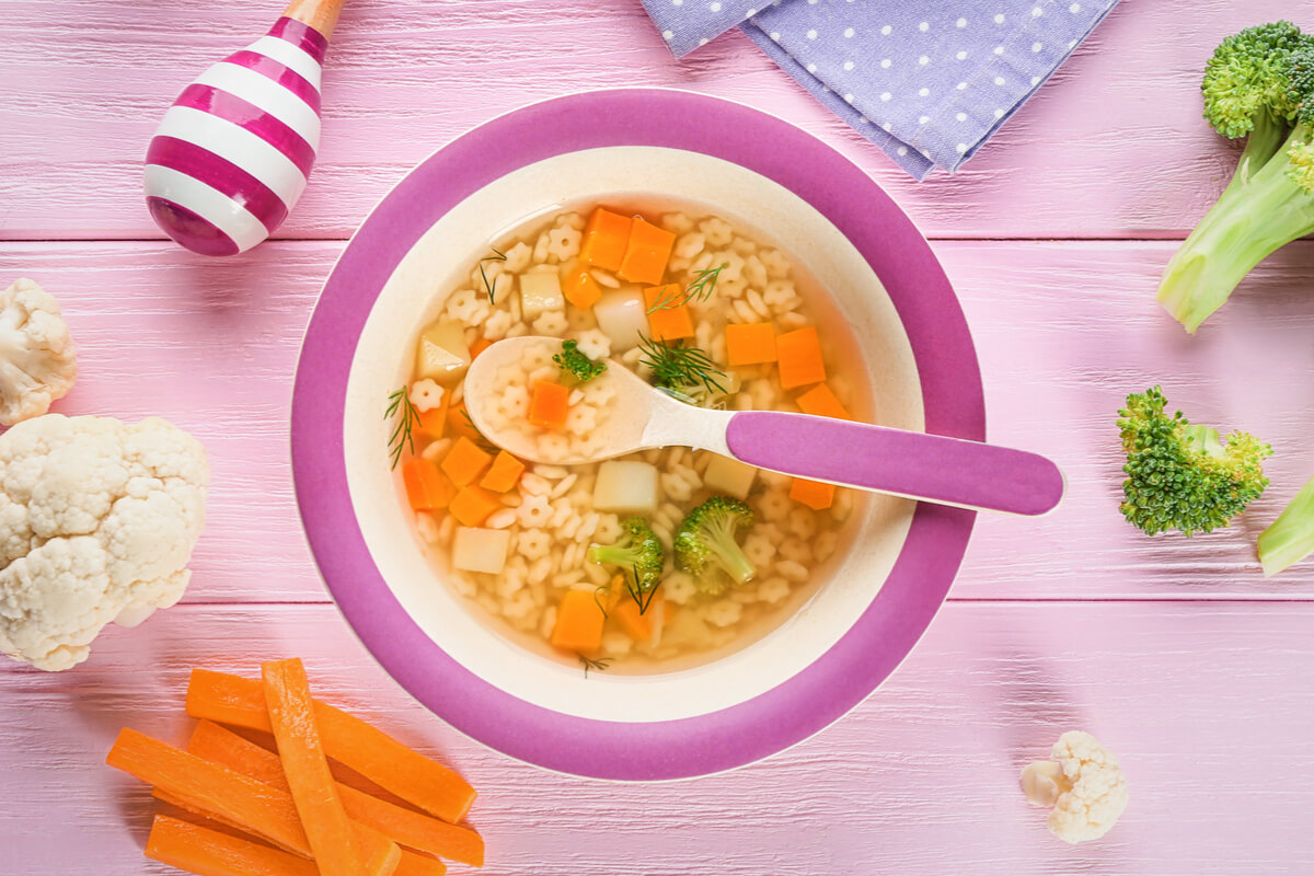 Receta de sopa de pasta y verduras para bebés