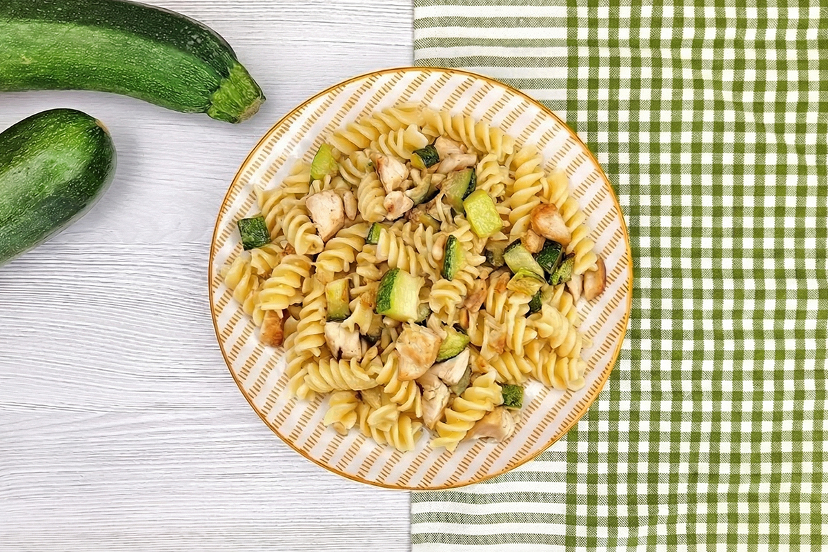 Receta de pasta con calabacín y pollo para bebés