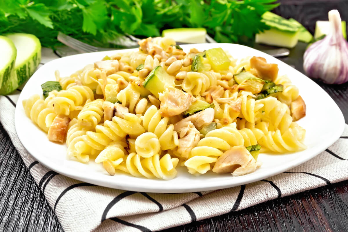 Pasta con calabacín y pollo - Recetas para mi bebé