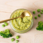 Receta de puré de guisantes y brócoli para bebés