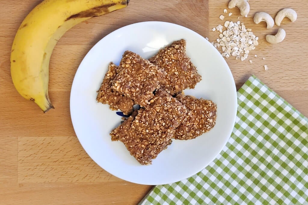 Receta de barritas de avena con plátano y anacardos para bebés