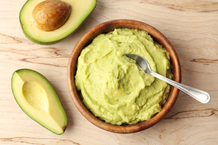 Receta fácil de guacamole suave para bebés