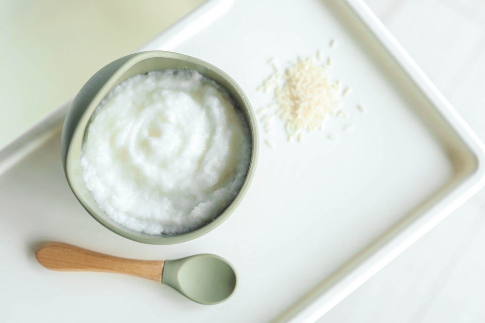 Imagen de papilla de arroz casera para bebés