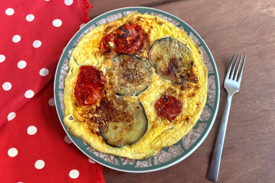 Receta de tortilla de berenjena y tomate para niños y bebés