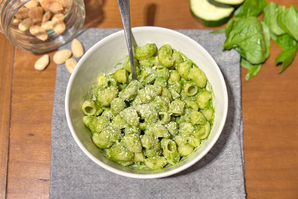 Receta de pasta con espinacas y calabacín