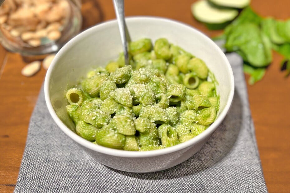 Receta de pasta con espinacas y calabacín