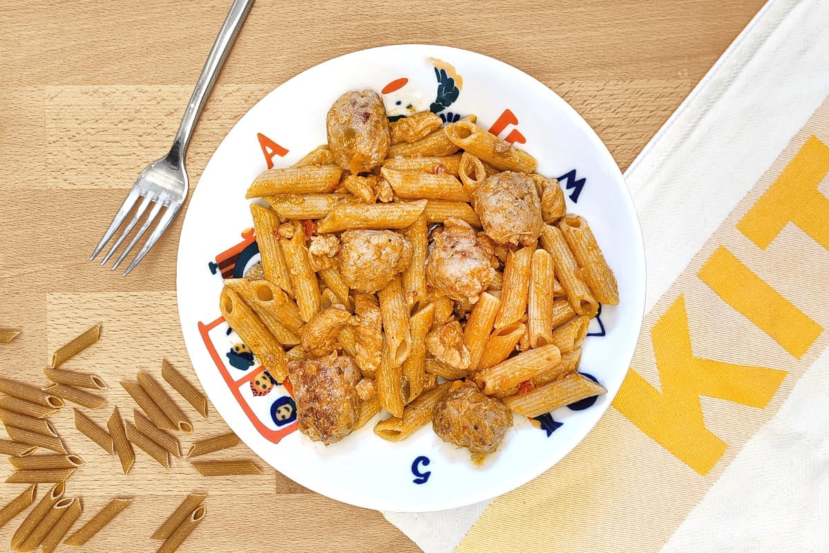 Receta de pasta integral con salchichas y calabaza para niños y bebés