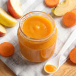 Receta de papilla de manzana y zanahoria para bebés