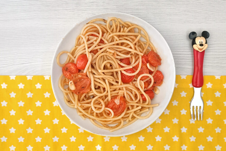 Receta de espaguetis con tomates cherry para niños