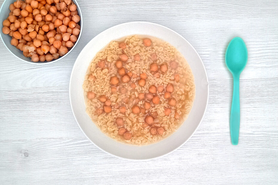 Receta de sopa con garbanzos para niños y bebés