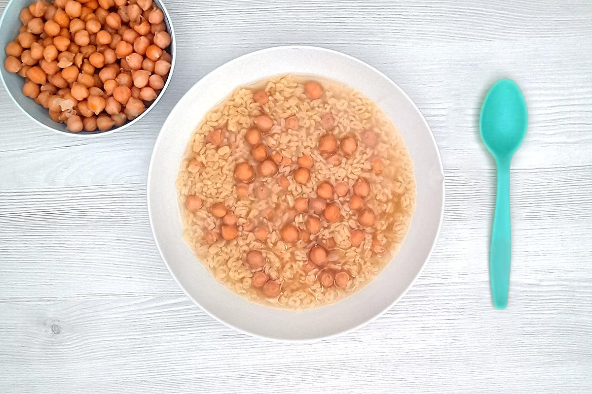 Receta de sopa con garbanzos para niños y bebés