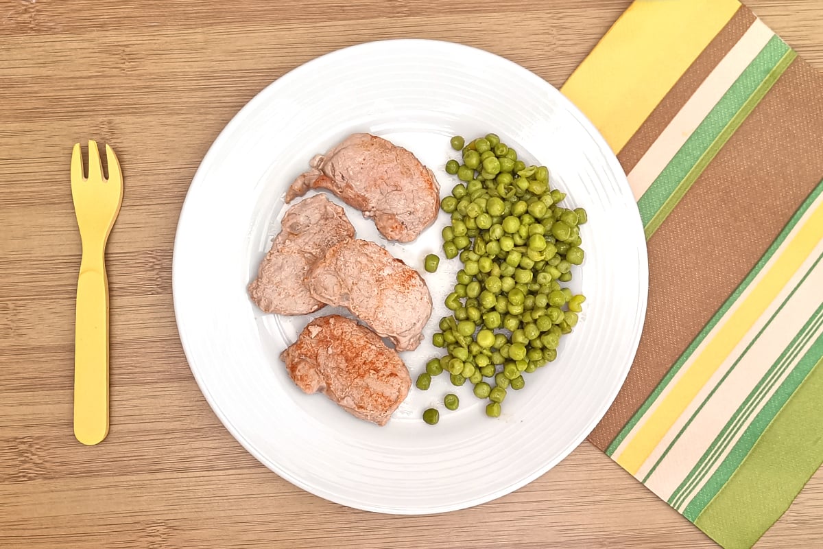 Receta de solomillos de cerdo con guisantes para niños y bebés