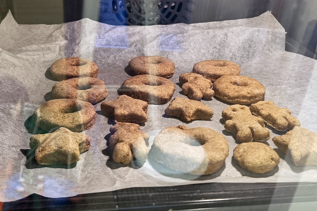 Galletas de espelta y fruta en el horno