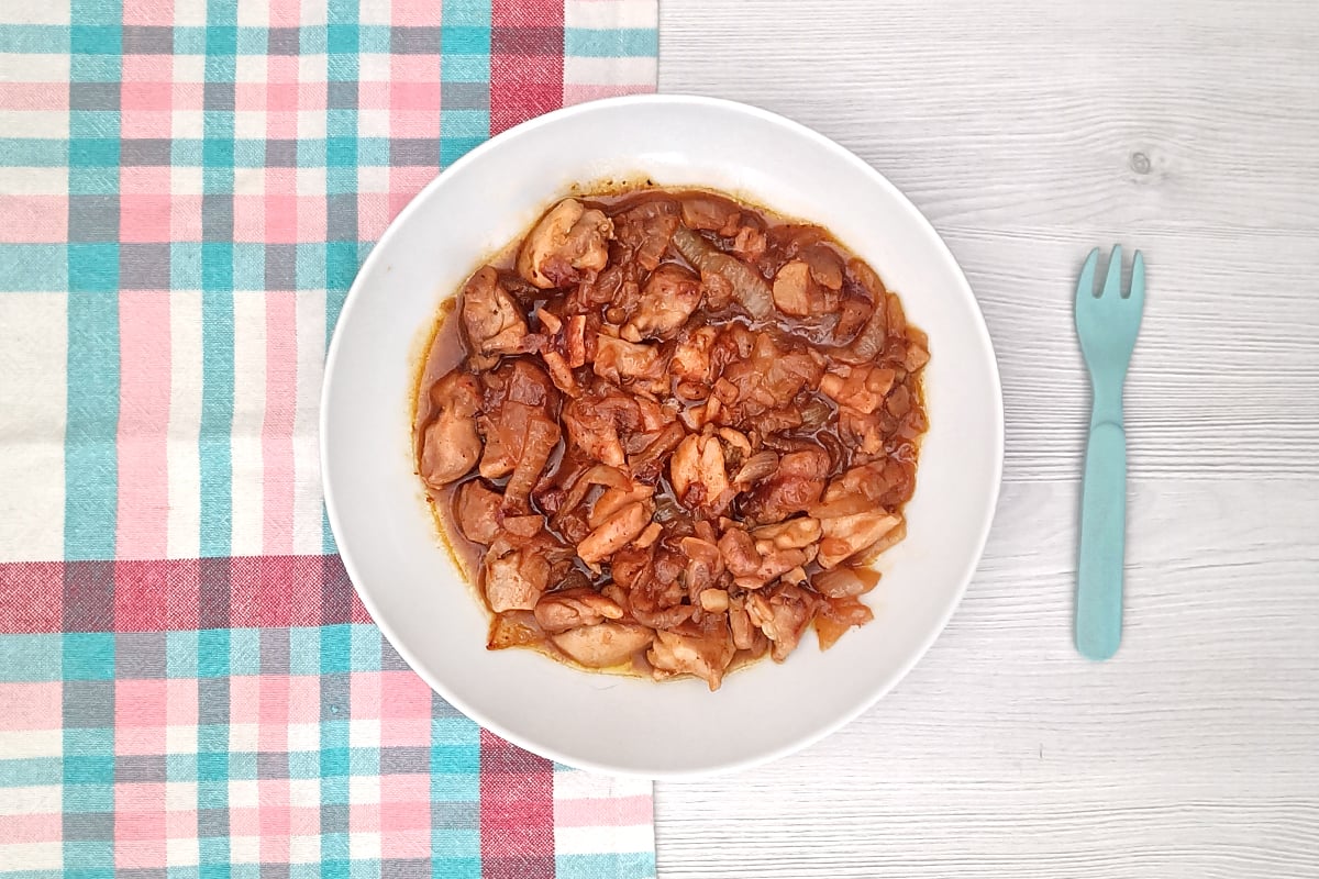 Receta de pollo encebollado para niños y bebés