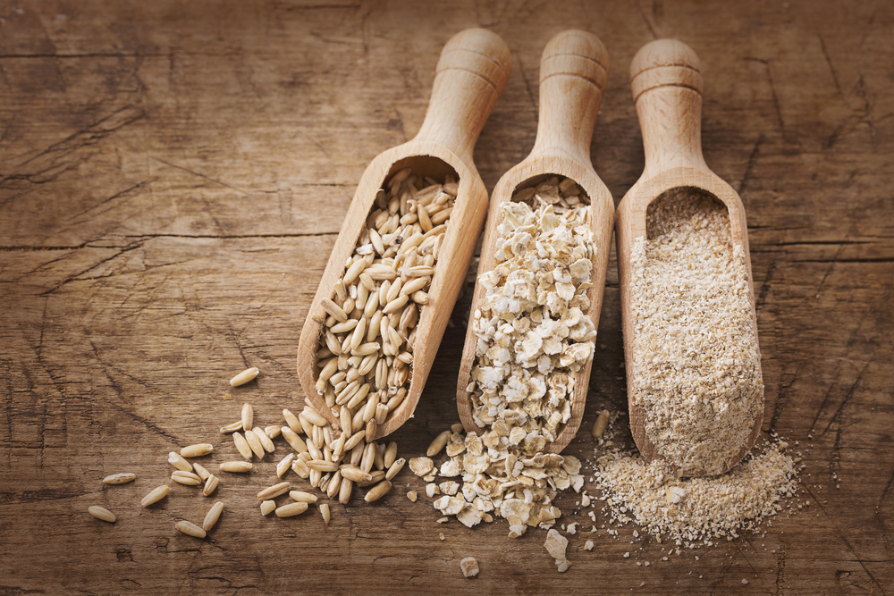 Avena en grano, copos y harina
