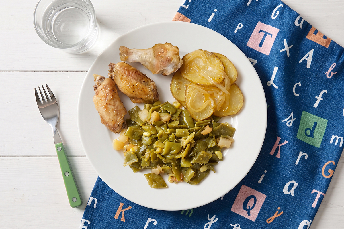 Plato Harvard para niños: alitas de pollo y patatas al horno con judías verdes